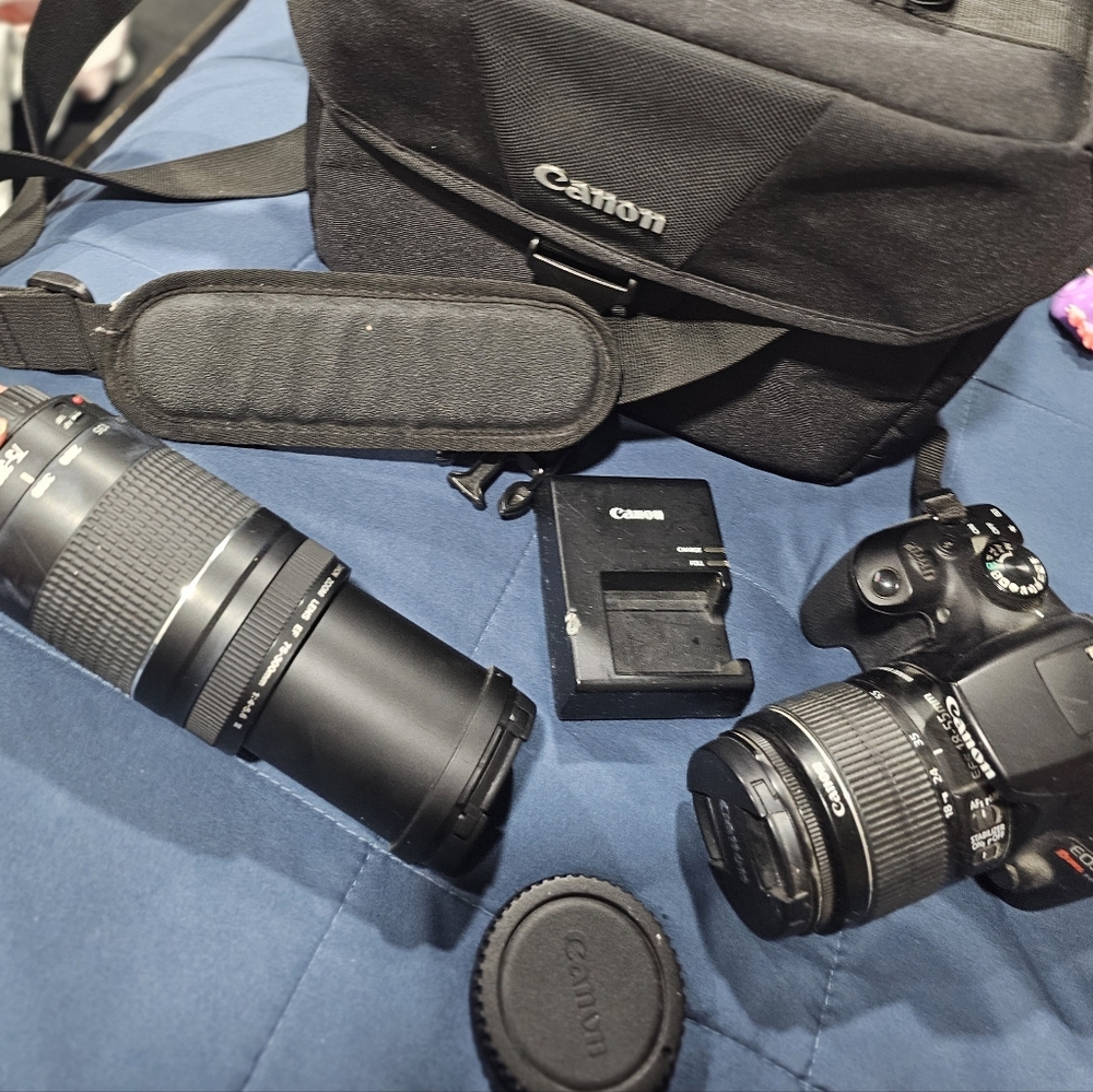 Canon Black DSLR Camera Set with Lens and Bag